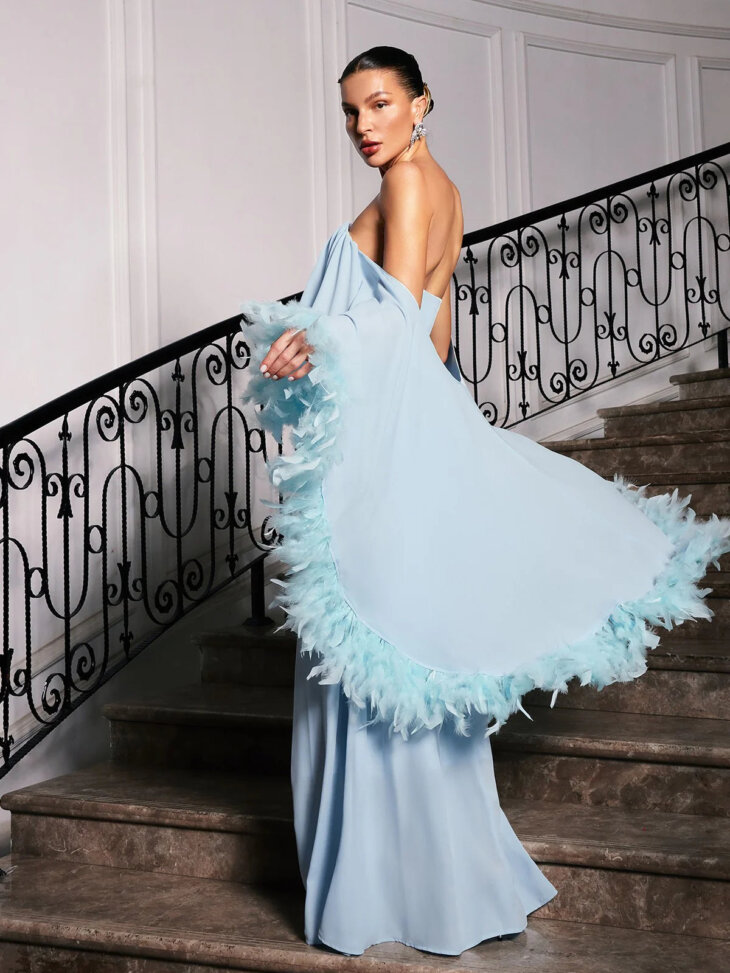 Fideo - Robe longue en plumes à épaules dénudées – Image 2