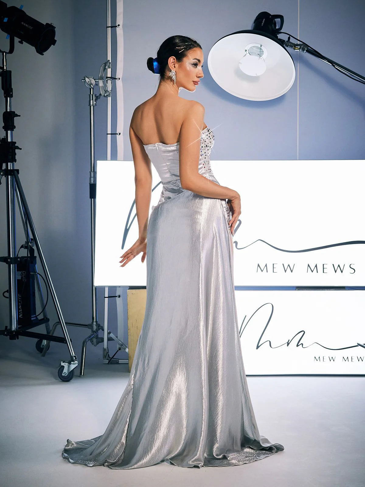 Robe longue en satin à patchwork de strass Corey – Image 5