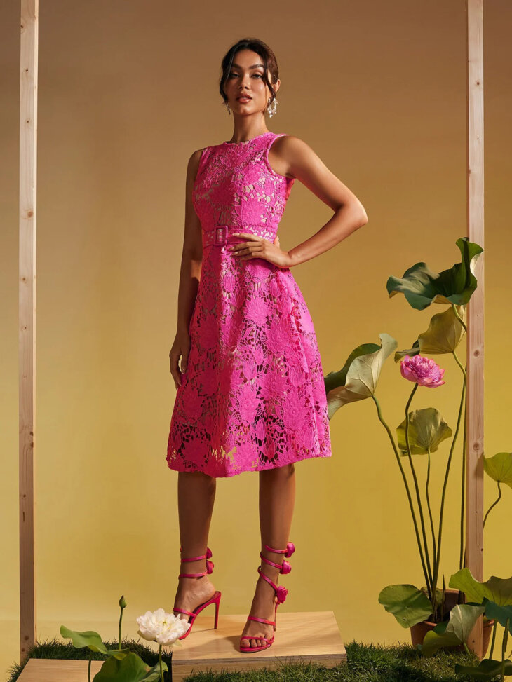 Robe mi-longue brodée de fleurs sans manches Enda – Image 4