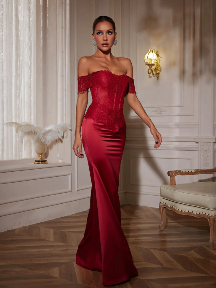 Robe en satin et dentelle à épaules dénudées Ivo – Image 3