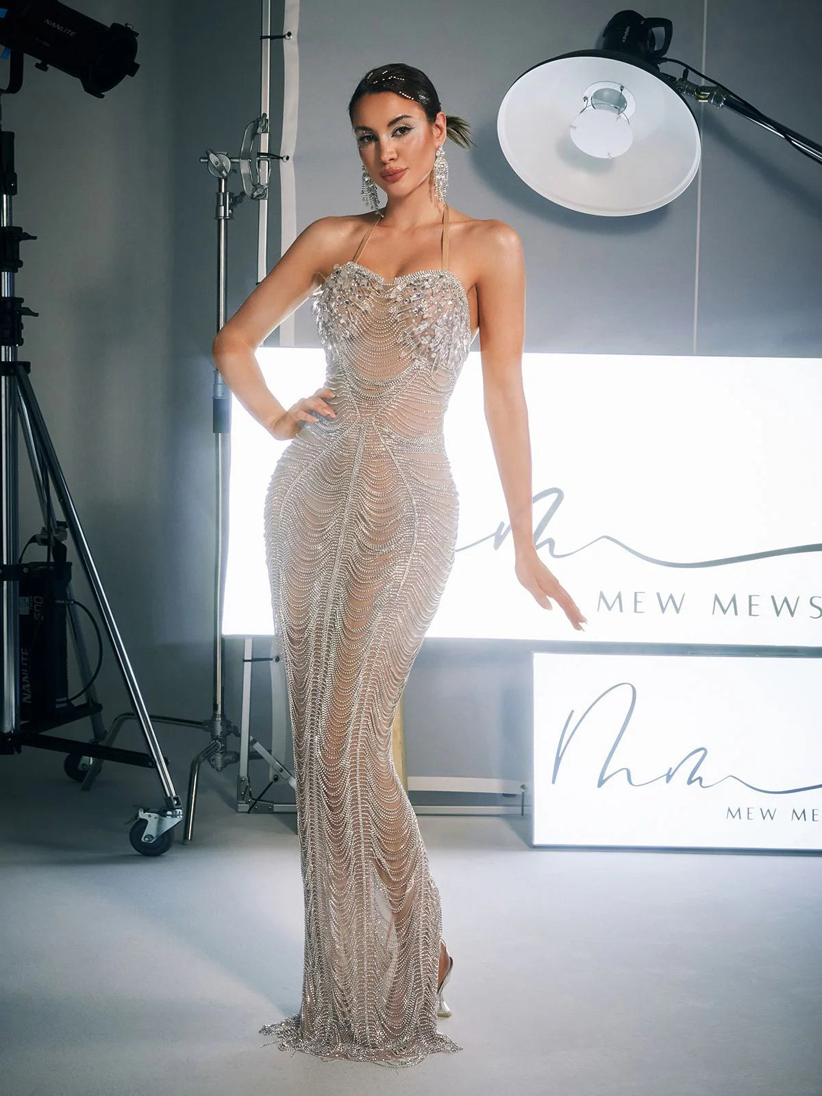 Robe longue dos nu avec chaîne en cristal Misael – Image 2