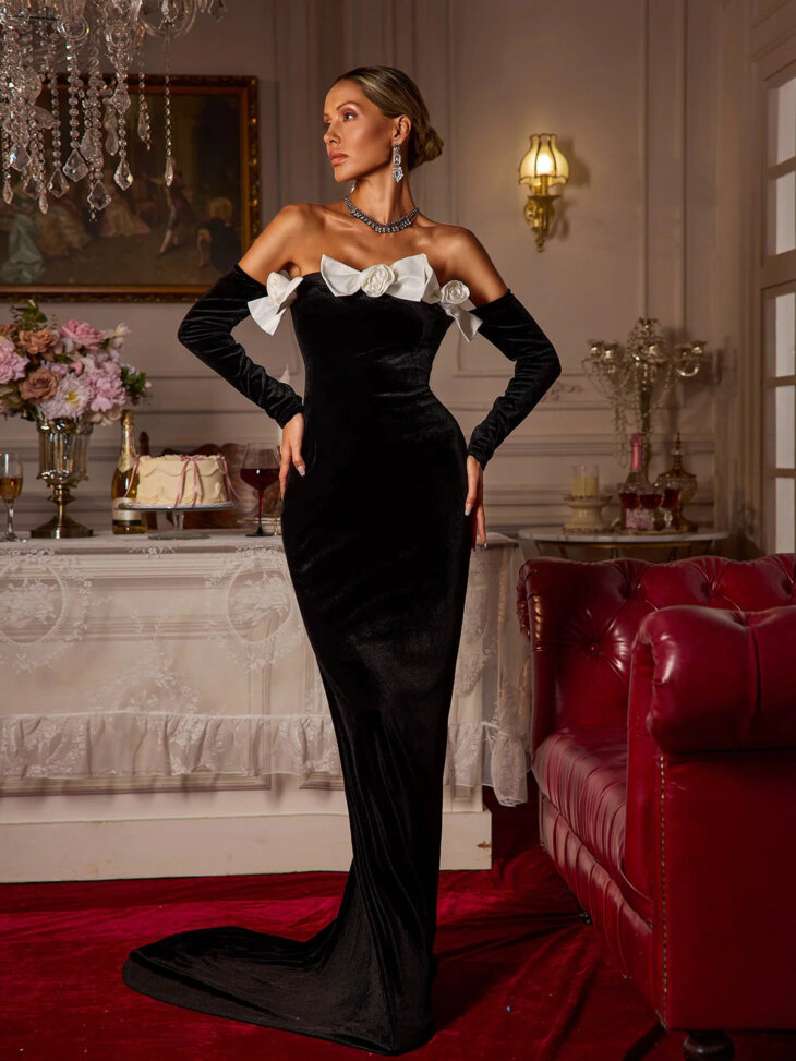 Robe longue en velours à fleurs avec nœud et épaules dénudées Bakir