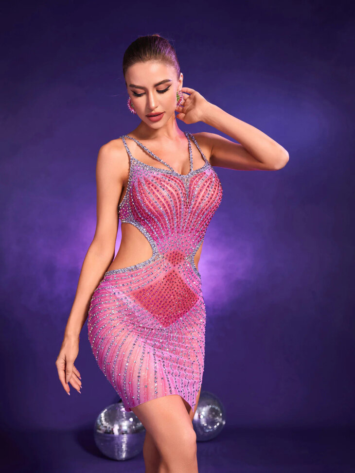 Mini-robe grise découpée en cristal en rose vif – Image 4