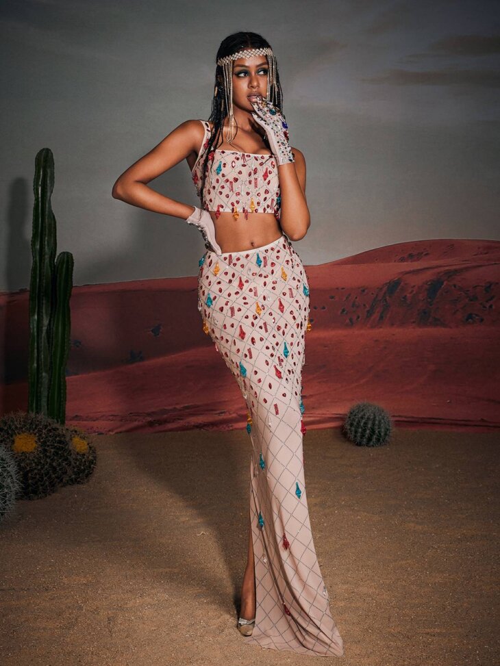 Malik - Ensemble jupe fendue en strass - Nude