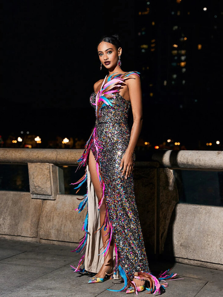 Robe bustier à sequins fendus en plumes Ernest – Image 3