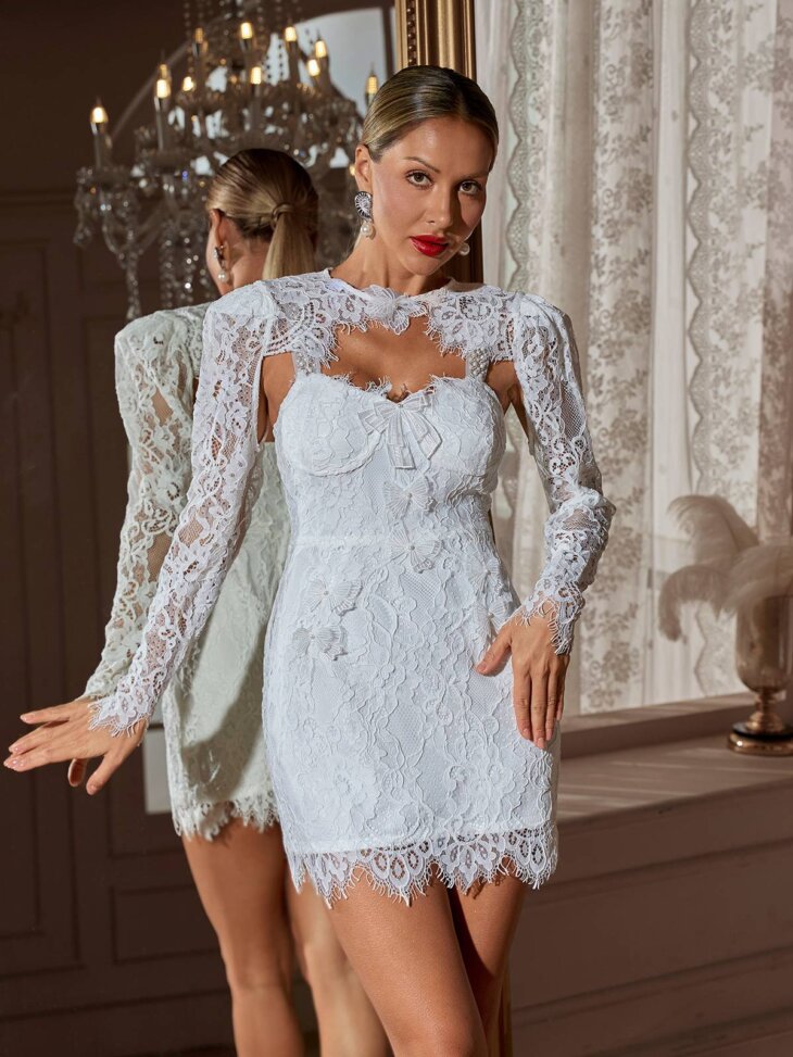 Skoupá Mini-robe en dentelle avec nœud perlé – Image 4