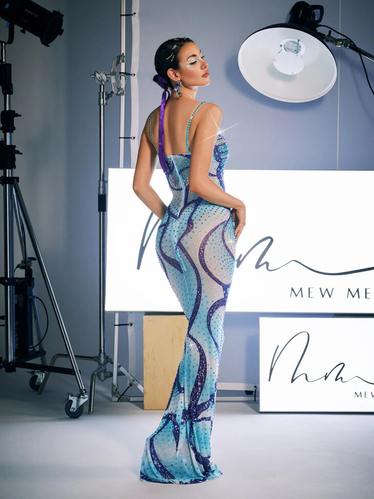 Robe longue en cristal à imprimé spaghetti Croía – Image 4