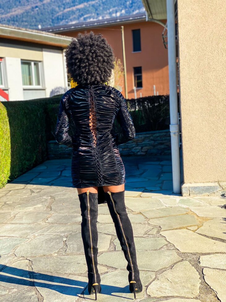 AXEL LACE BACK DRESS - Robe de soirée – Image 2