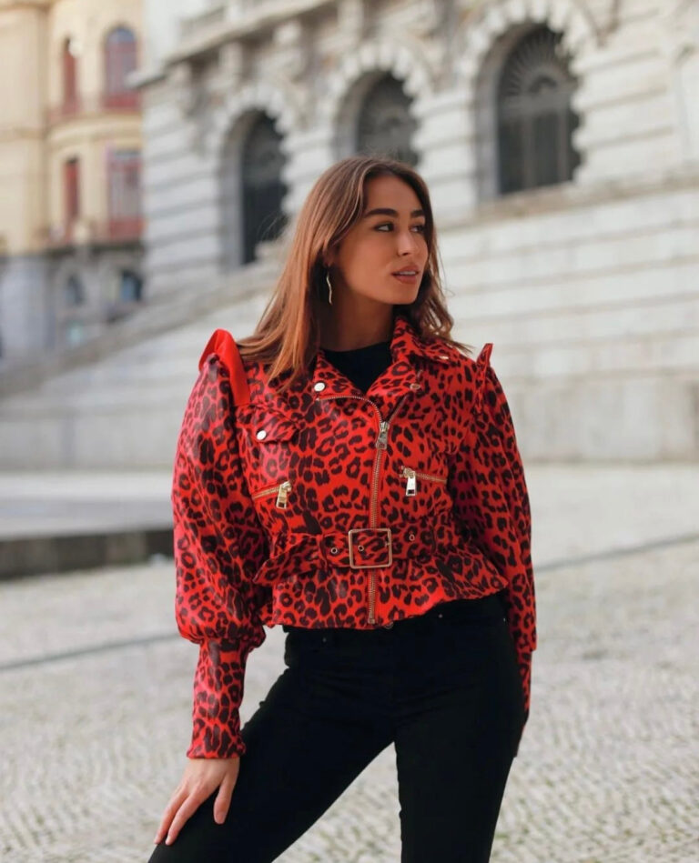VESTE REGULAR FIT EN CUIR ÉCO AVEC IMPRIMÉ ANIMALIER